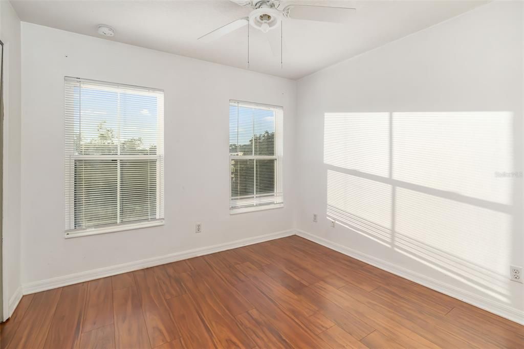 待售: $199,000 (2 贝兹, 2 浴室, 1064 平方英尺)