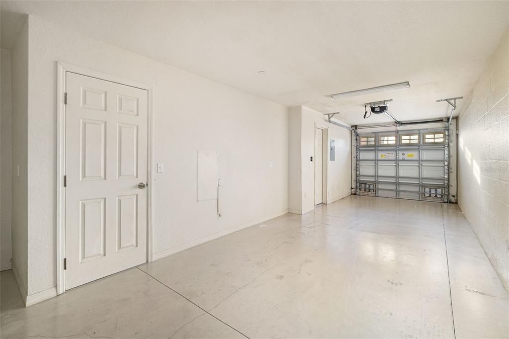 待售: $199,000 (2 贝兹, 2 浴室, 1064 平方英尺)