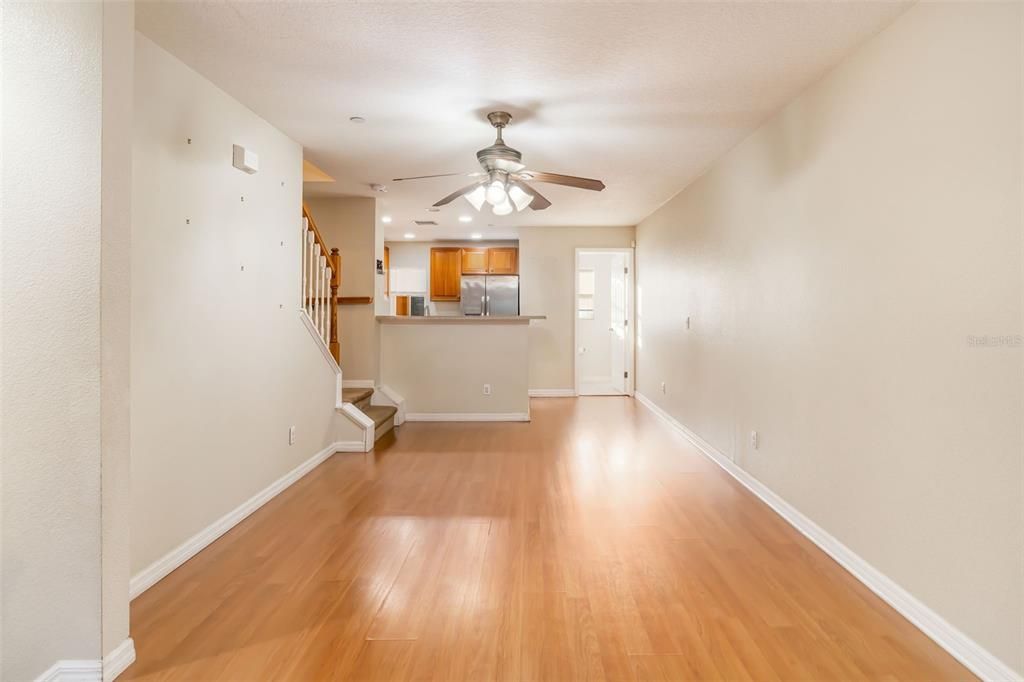 待售: $199,000 (2 贝兹, 2 浴室, 1064 平方英尺)