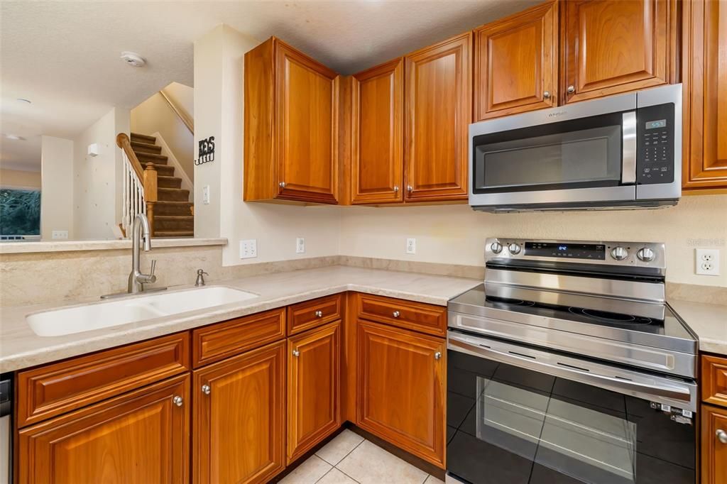 待售: $199,000 (2 贝兹, 2 浴室, 1064 平方英尺)