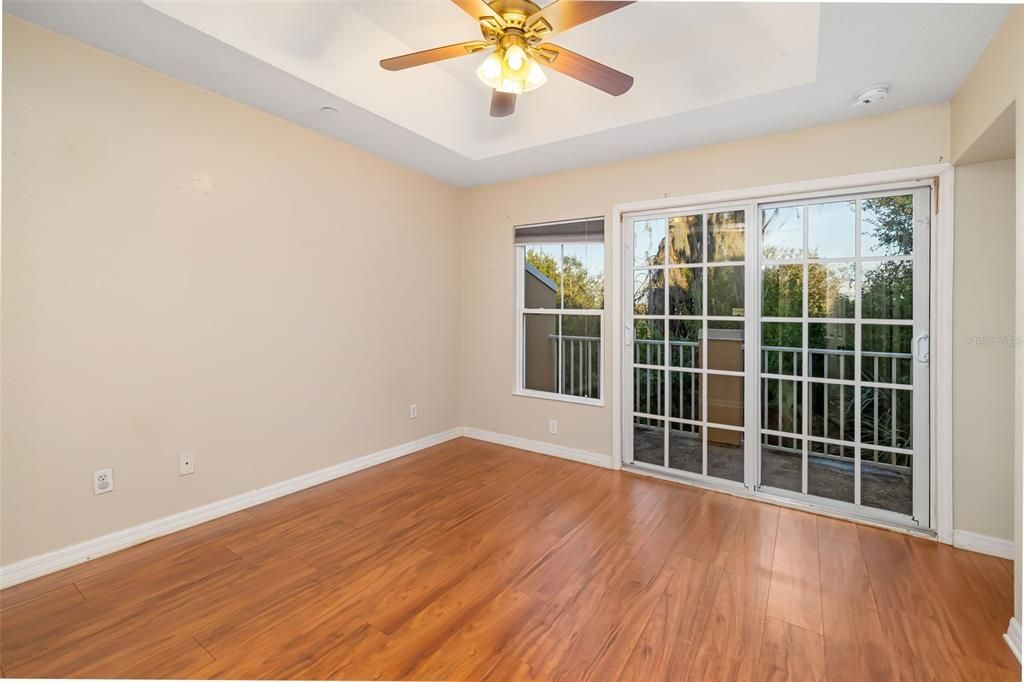 待售: $199,000 (2 贝兹, 2 浴室, 1064 平方英尺)