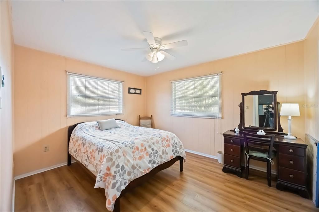 На продажу: $375,000 (3 спален, 2 ванн, 1884 Квадратных фут)