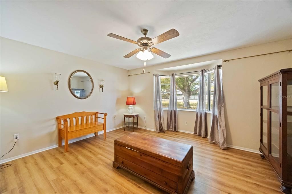 На продажу: $375,000 (3 спален, 2 ванн, 1884 Квадратных фут)