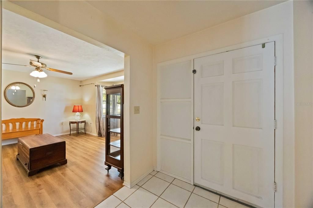 На продажу: $375,000 (3 спален, 2 ванн, 1884 Квадратных фут)