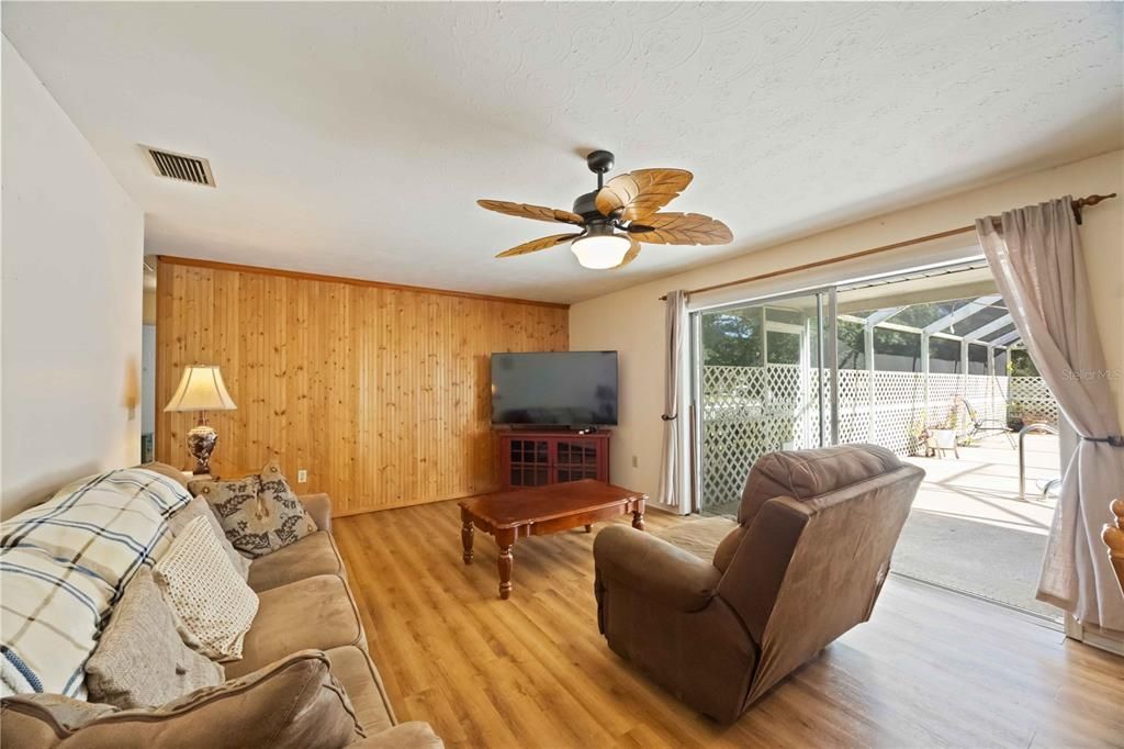 На продажу: $375,000 (3 спален, 2 ванн, 1884 Квадратных фут)