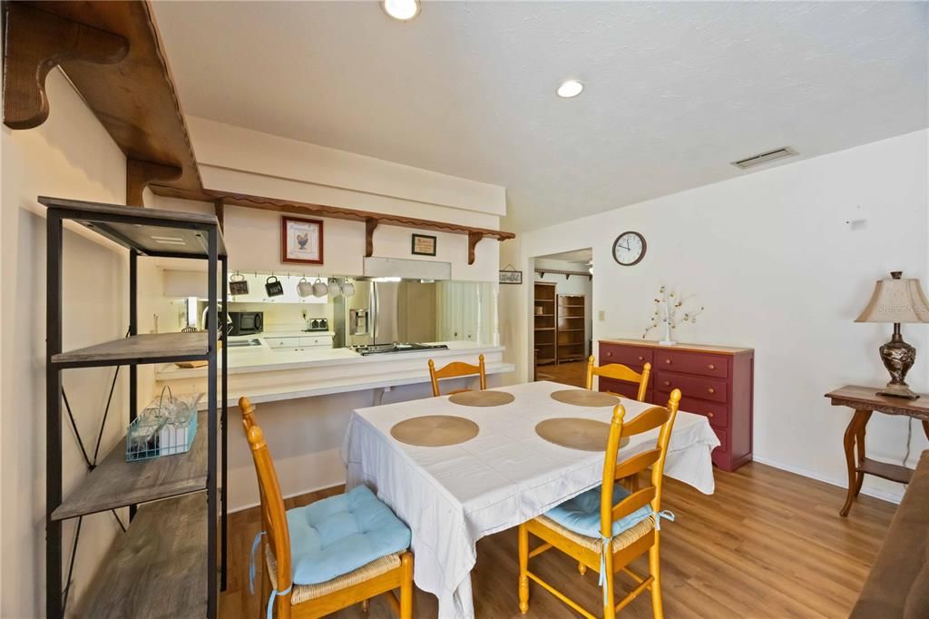 На продажу: $375,000 (3 спален, 2 ванн, 1884 Квадратных фут)