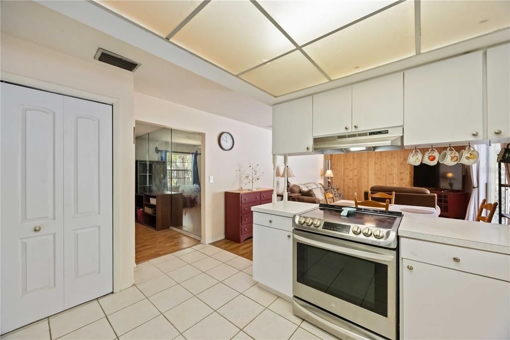 На продажу: $375,000 (3 спален, 2 ванн, 1884 Квадратных фут)