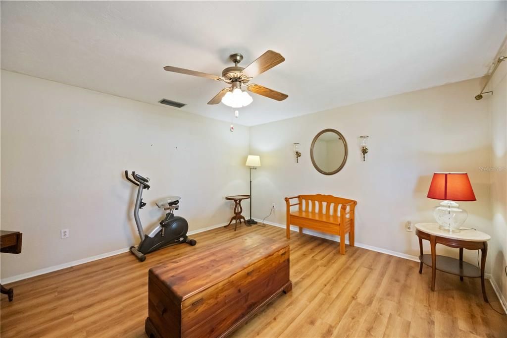 На продажу: $375,000 (3 спален, 2 ванн, 1884 Квадратных фут)