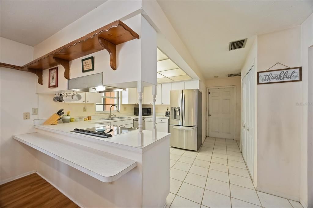 На продажу: $375,000 (3 спален, 2 ванн, 1884 Квадратных фут)