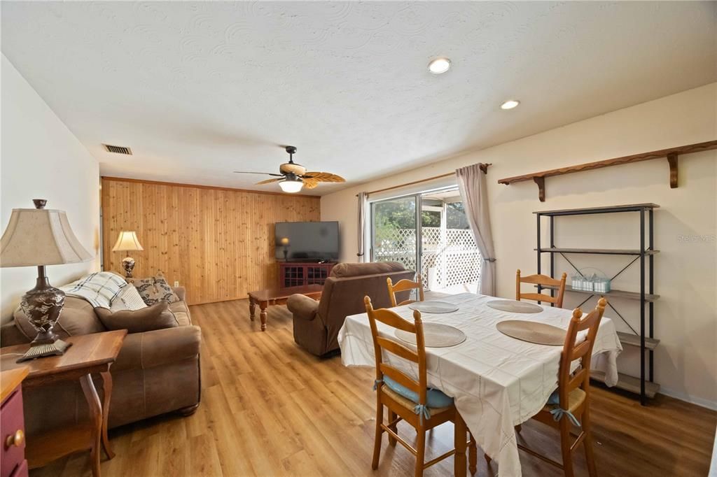 На продажу: $375,000 (3 спален, 2 ванн, 1884 Квадратных фут)