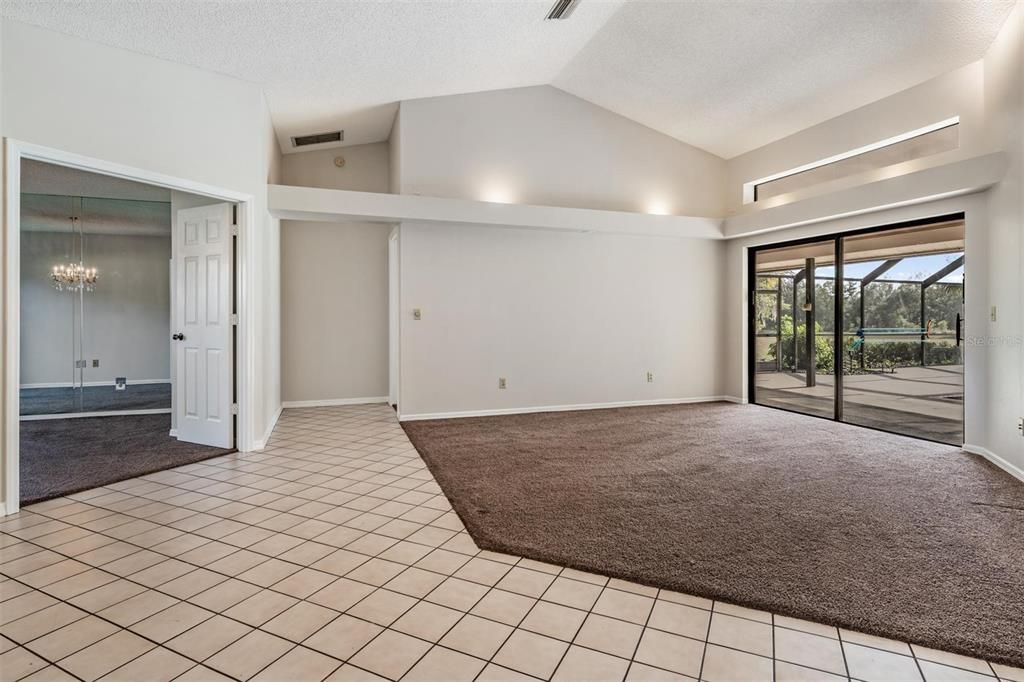 En Venta: $549,000 (4 camas, 3 baños, 2440 Pies cuadrados)