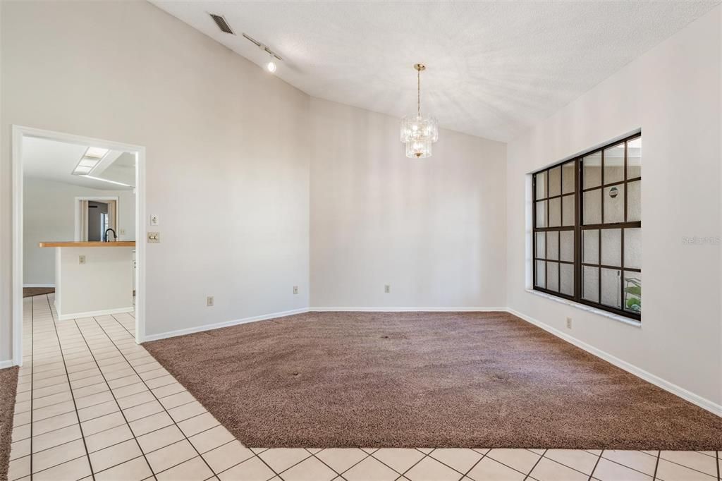 En Venta: $549,000 (4 camas, 3 baños, 2440 Pies cuadrados)