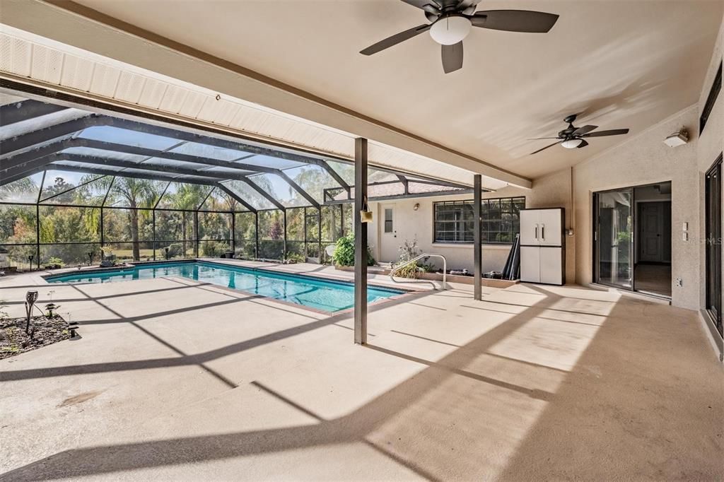 En Venta: $549,000 (4 camas, 3 baños, 2440 Pies cuadrados)