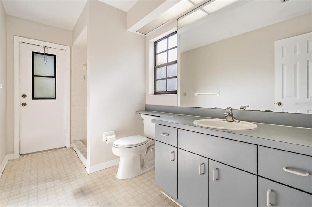 En Venta: $549,000 (4 camas, 3 baños, 2440 Pies cuadrados)