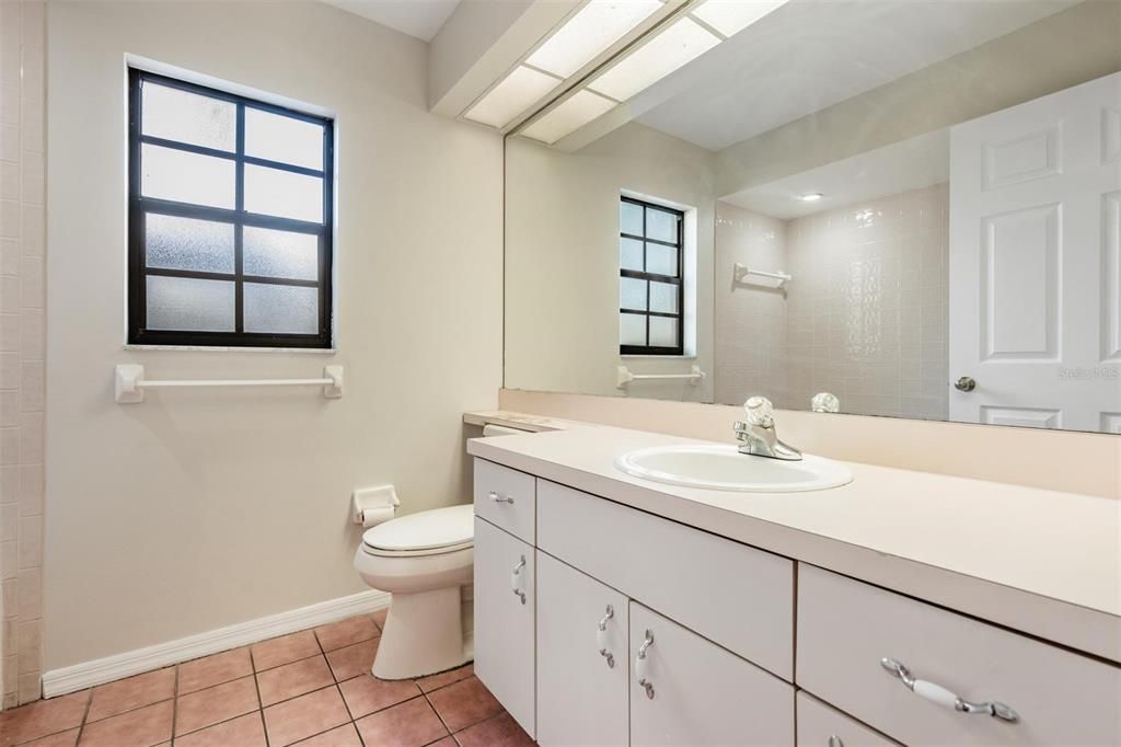 En Venta: $549,000 (4 camas, 3 baños, 2440 Pies cuadrados)