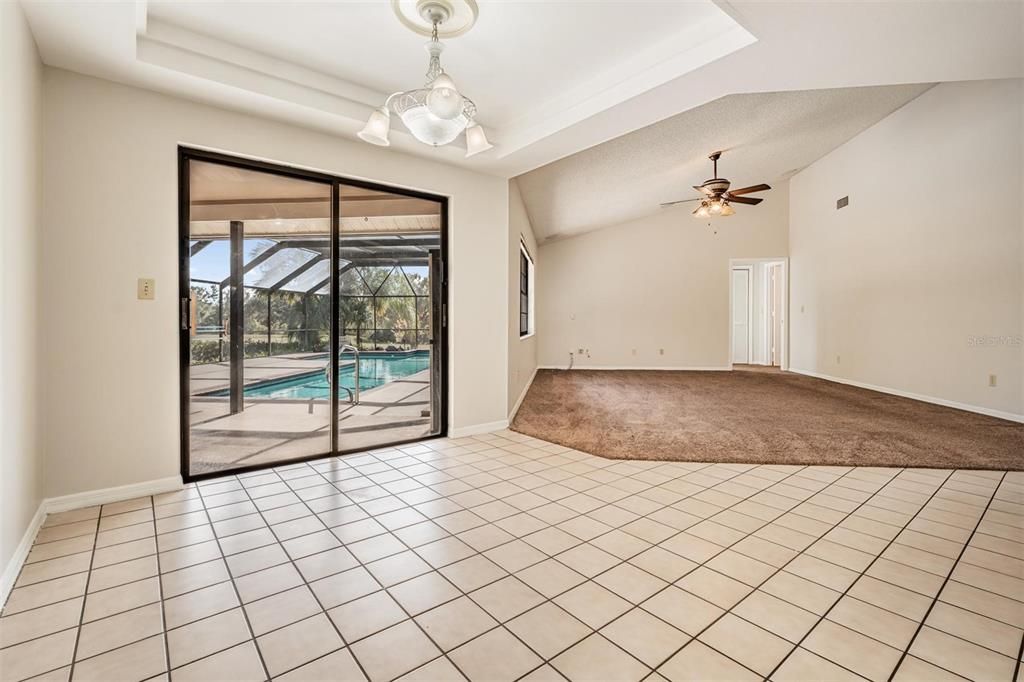 En Venta: $549,000 (4 camas, 3 baños, 2440 Pies cuadrados)