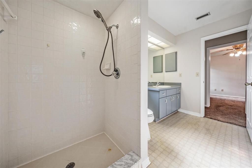 En Venta: $549,000 (4 camas, 3 baños, 2440 Pies cuadrados)