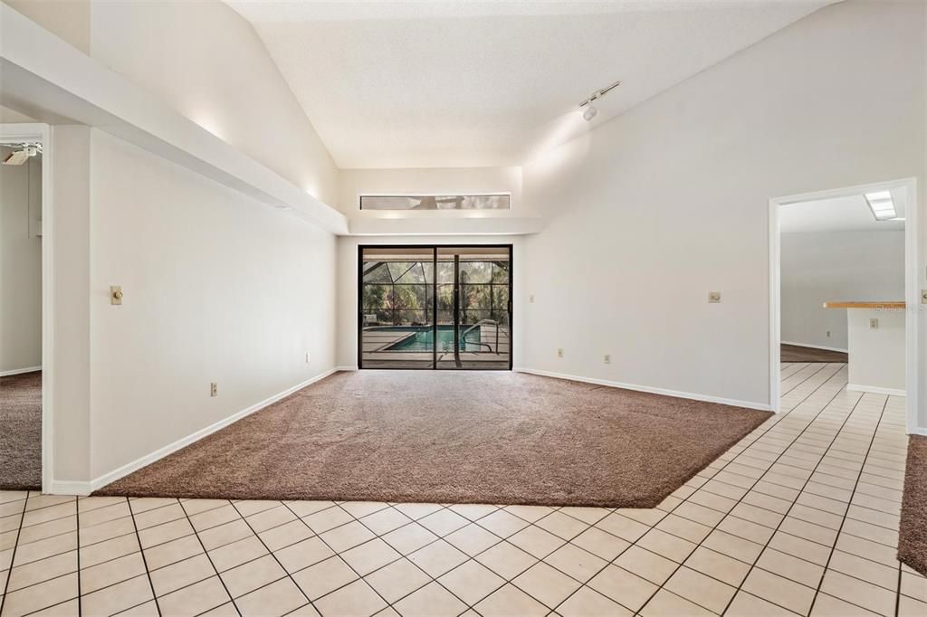 En Venta: $549,000 (4 camas, 3 baños, 2440 Pies cuadrados)