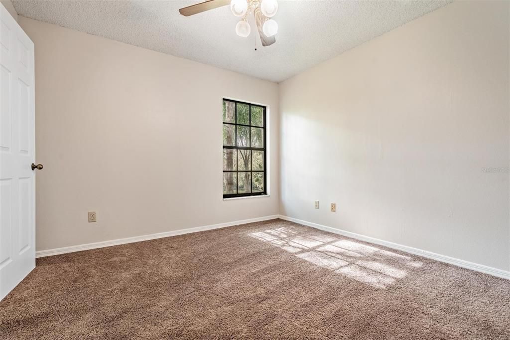 En Venta: $549,000 (4 camas, 3 baños, 2440 Pies cuadrados)