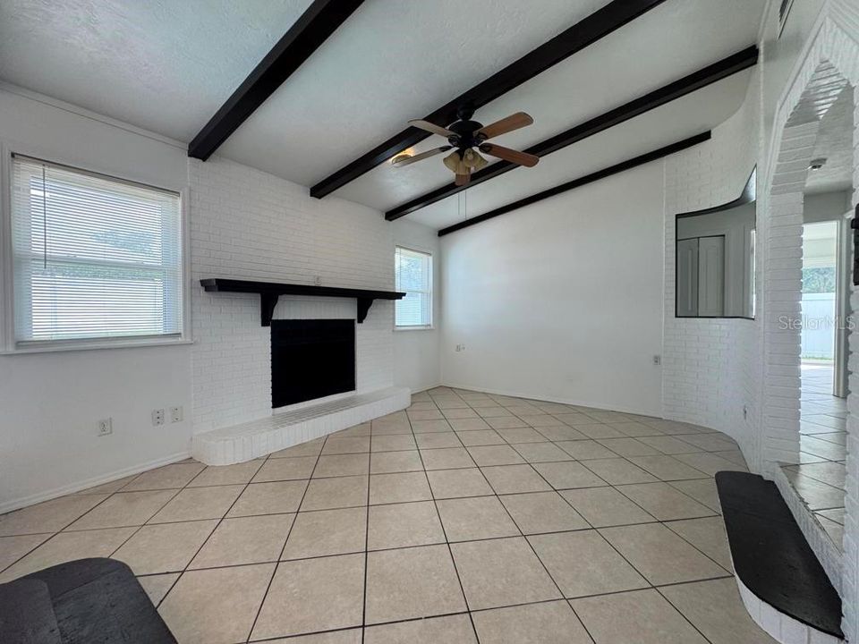 For Rent: $2,600 (3 beds, 2 baths, 1571 Square Feet)