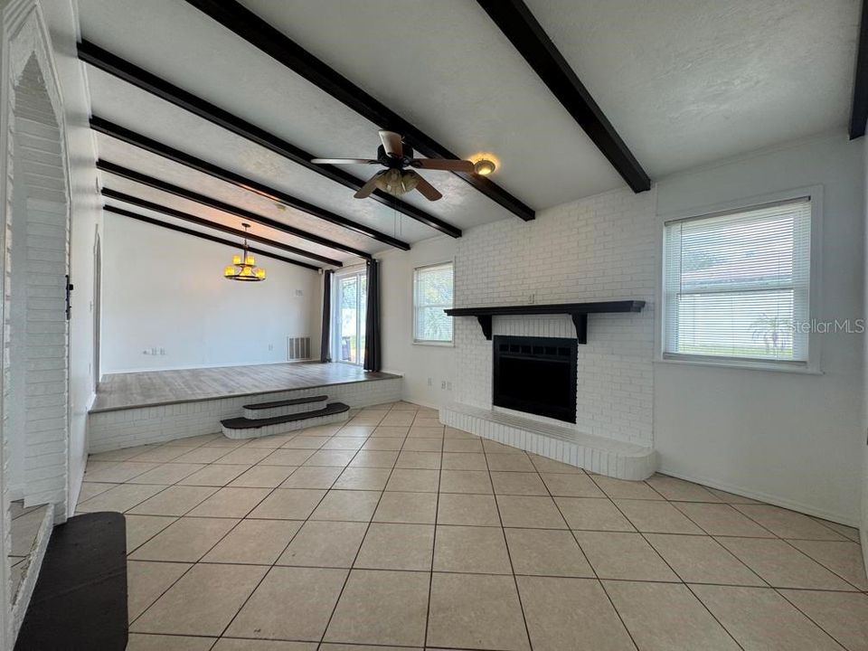 For Rent: $2,600 (3 beds, 2 baths, 1571 Square Feet)