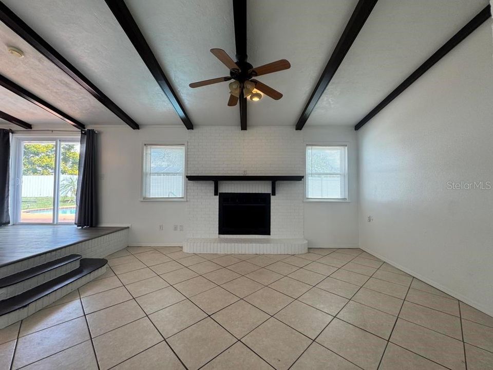 For Rent: $2,600 (3 beds, 2 baths, 1571 Square Feet)
