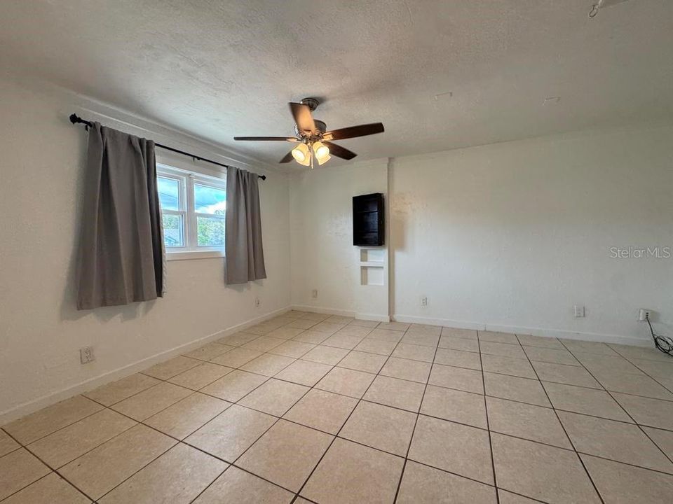 For Rent: $2,600 (3 beds, 2 baths, 1571 Square Feet)