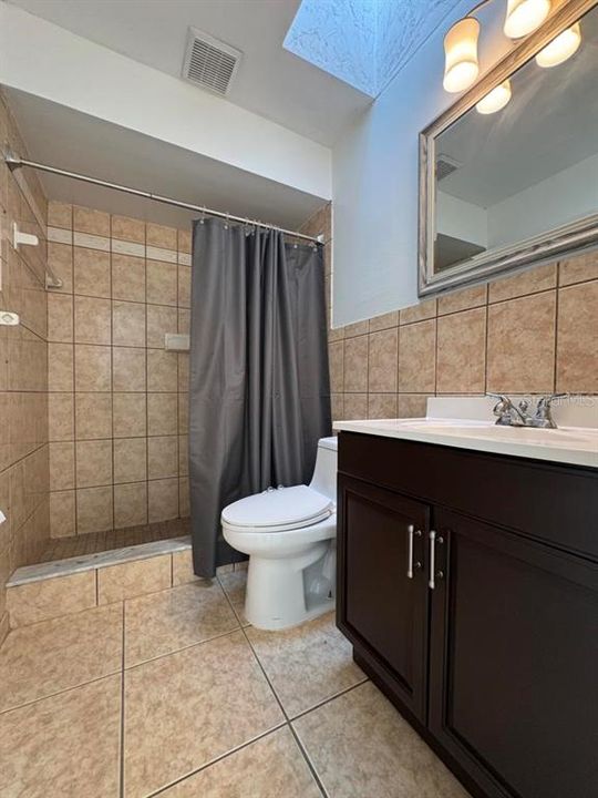 For Rent: $2,600 (3 beds, 2 baths, 1571 Square Feet)