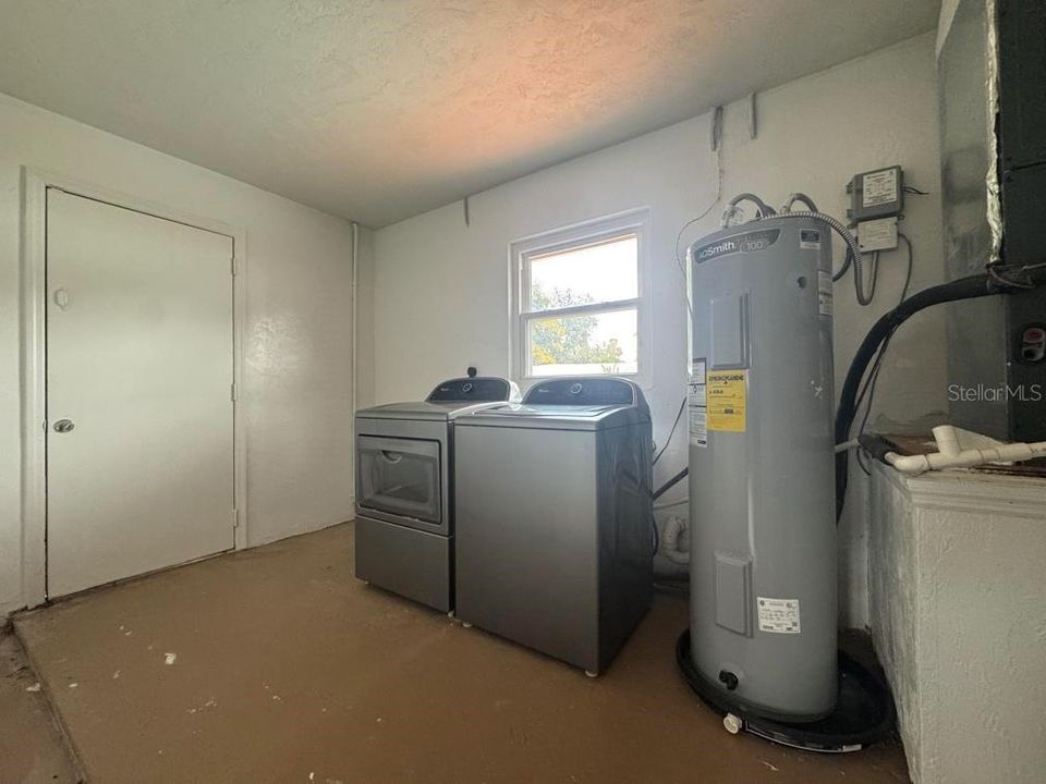 For Rent: $2,600 (3 beds, 2 baths, 1571 Square Feet)