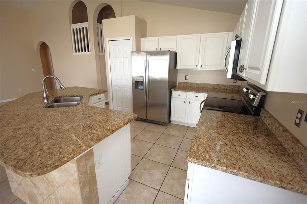 For Rent: $2,480 (3 beds, 2 baths, 2274 Square Feet)