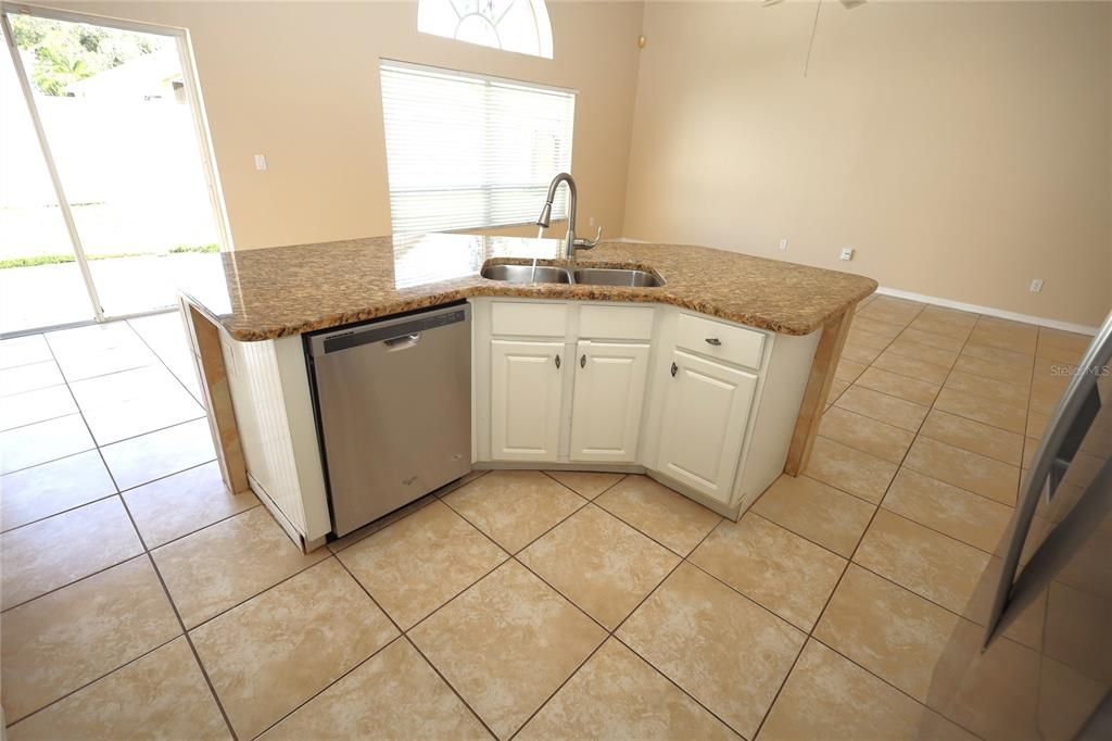 For Rent: $2,480 (3 beds, 2 baths, 2274 Square Feet)