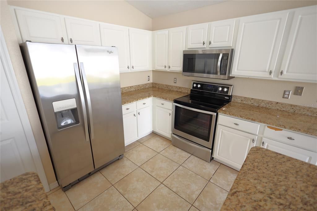 For Rent: $2,480 (3 beds, 2 baths, 2274 Square Feet)