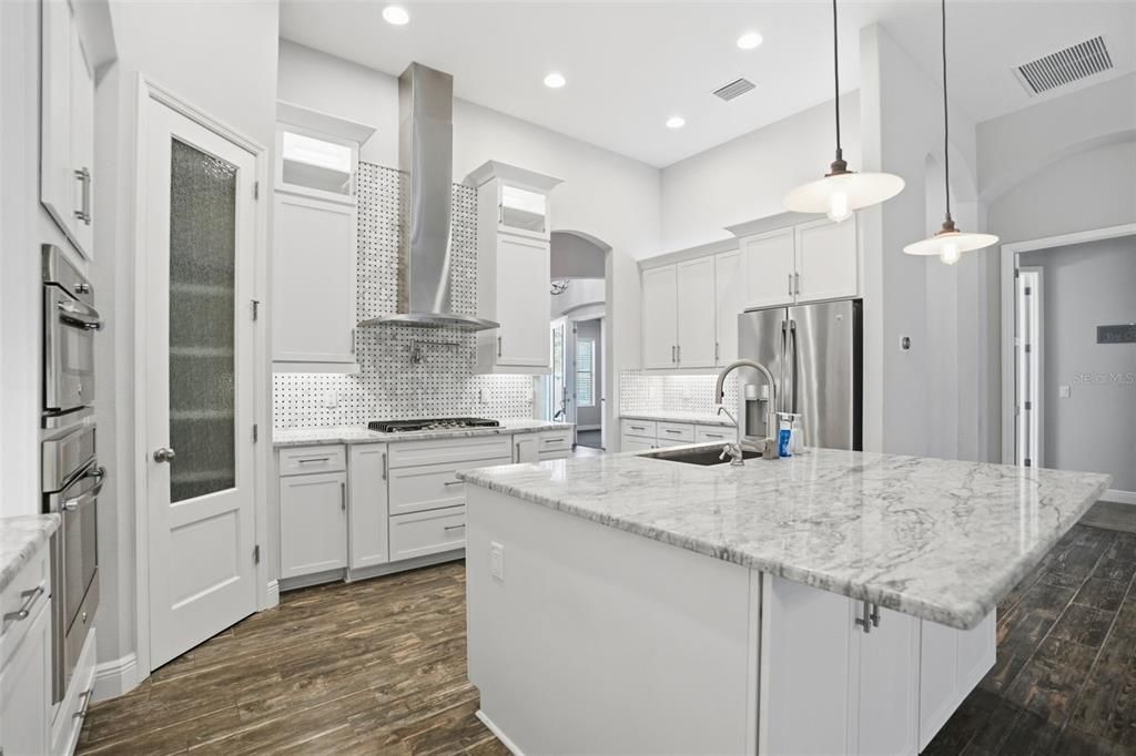 En Venta: $765,000 (5 camas, 4 baños, 3560 Pies cuadrados)