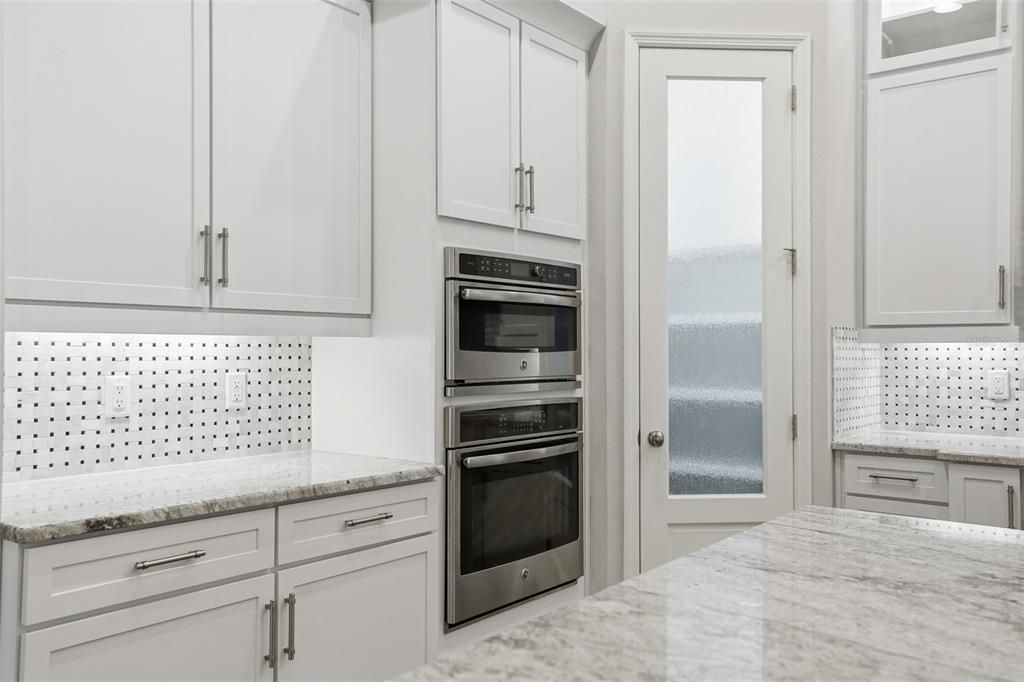 En Venta: $765,000 (5 camas, 4 baños, 3560 Pies cuadrados)