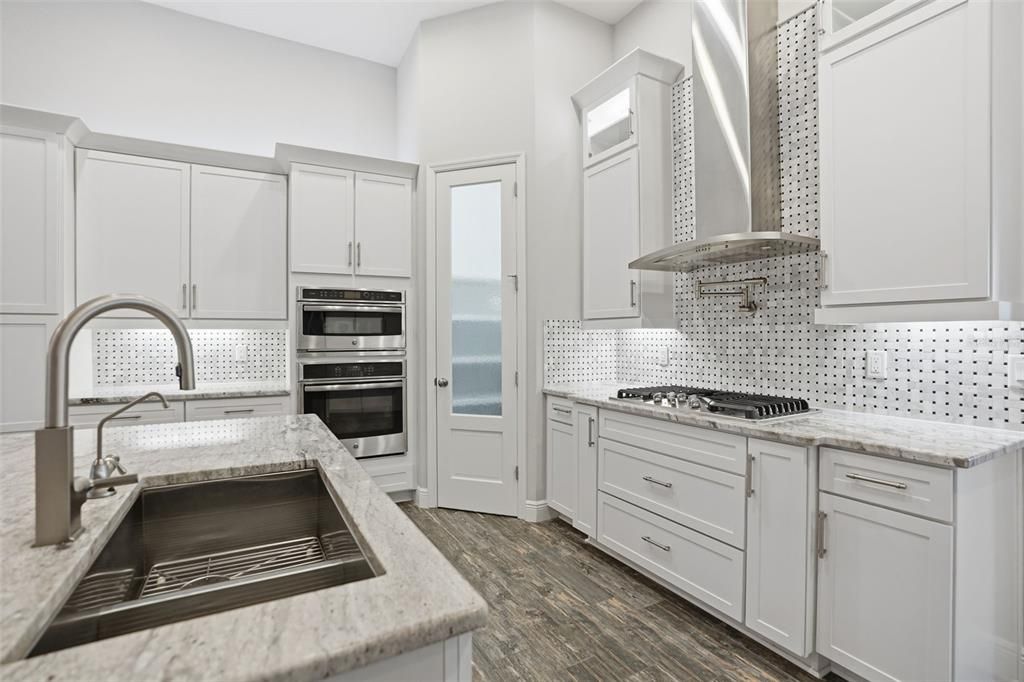 En Venta: $765,000 (5 camas, 4 baños, 3560 Pies cuadrados)