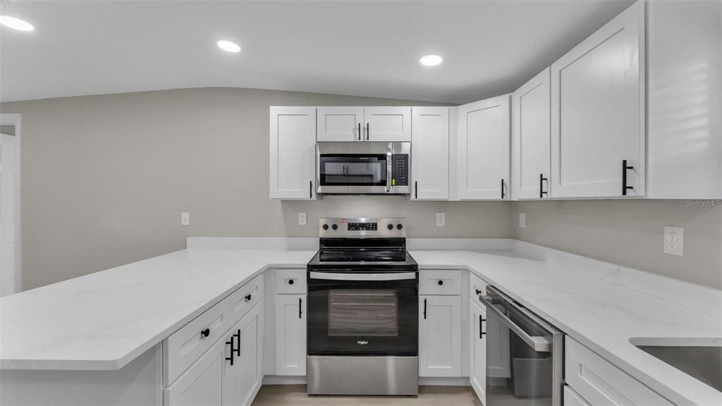 待售: $229,000 (3 贝兹, 2 浴室, 874 平方英尺)