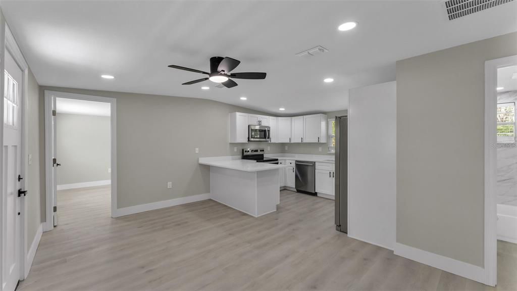 待售: $229,000 (3 贝兹, 2 浴室, 874 平方英尺)