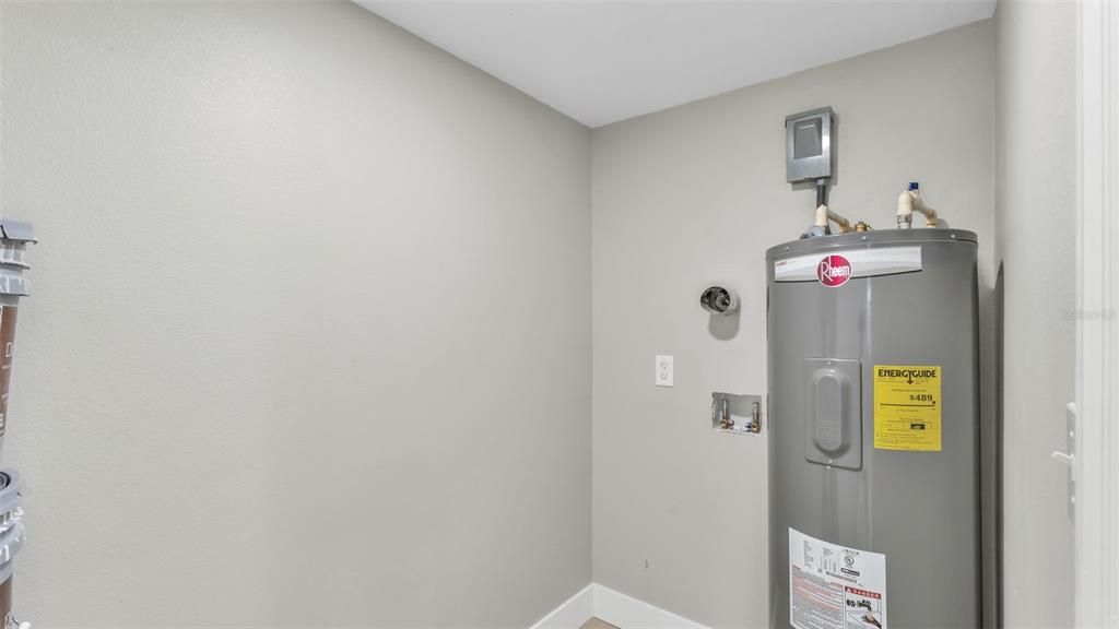 待售: $229,000 (3 贝兹, 2 浴室, 874 平方英尺)