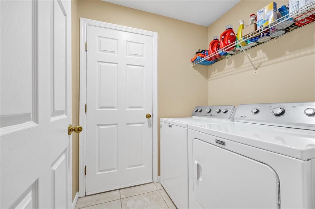 На продажу: $349,900 (3 спален, 2 ванн, 1909 Квадратных фут)