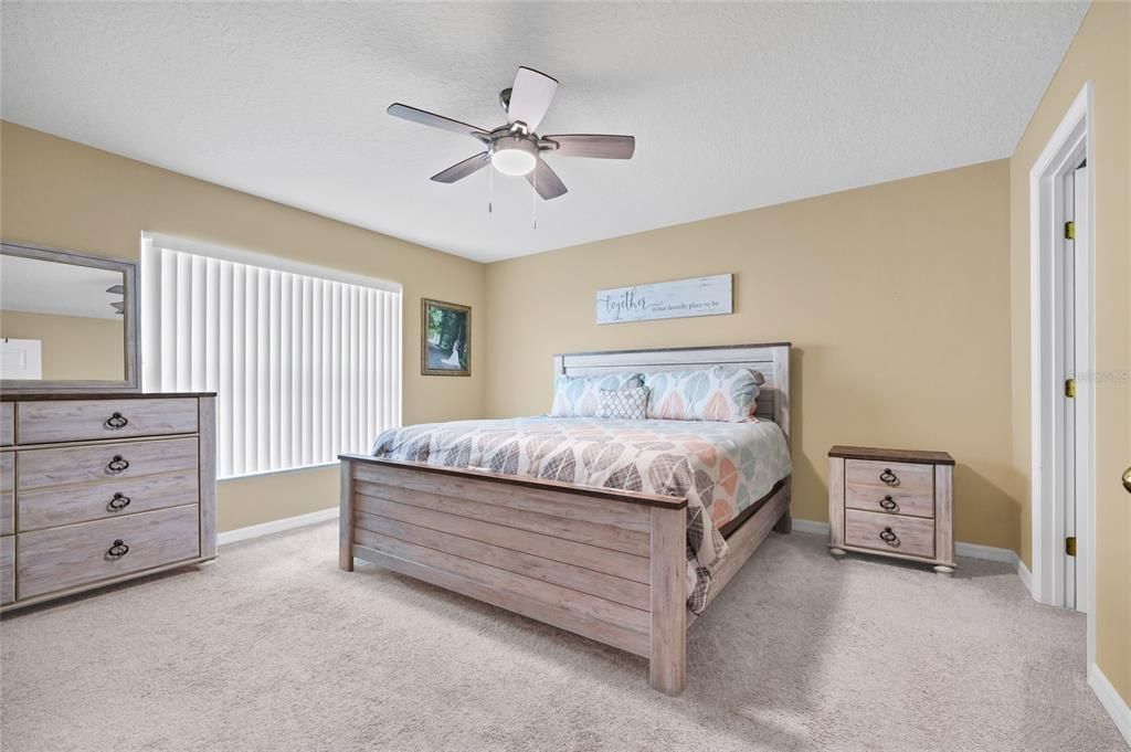 На продажу: $349,900 (3 спален, 2 ванн, 1909 Квадратных фут)