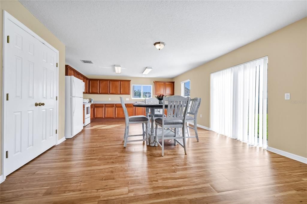 На продажу: $349,900 (3 спален, 2 ванн, 1909 Квадратных фут)