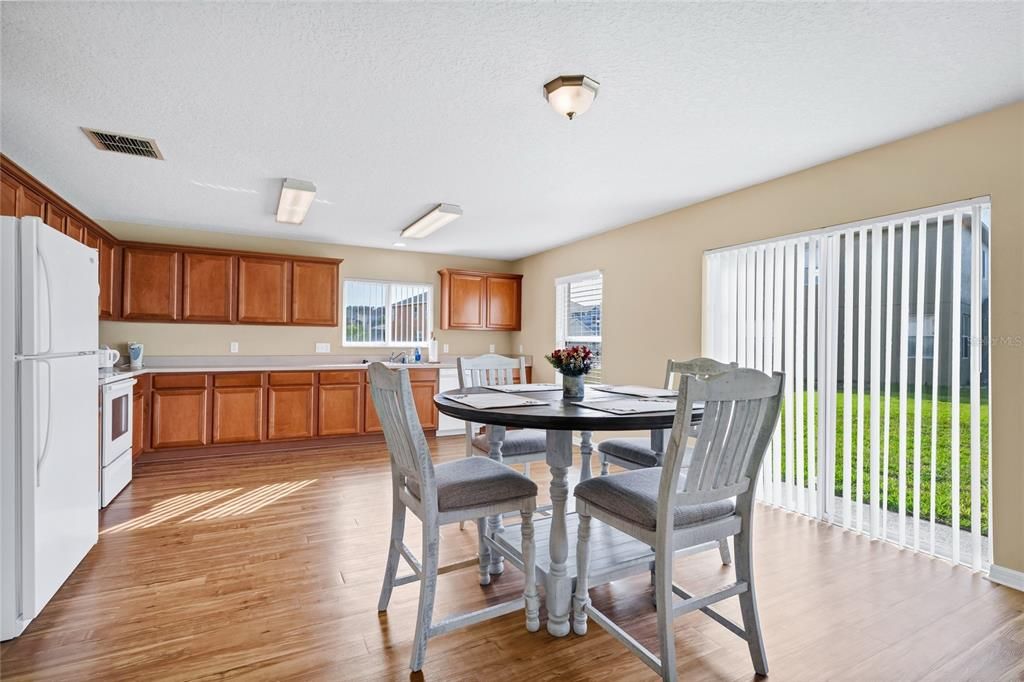 На продажу: $349,900 (3 спален, 2 ванн, 1909 Квадратных фут)