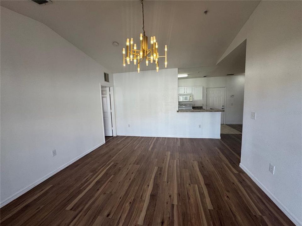 出租: $1,550 (2 贝兹, 2 浴室, 1107 平方英尺)