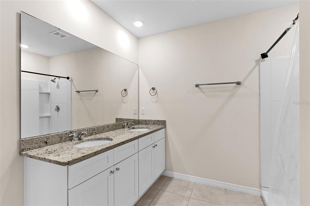 For Rent: $2,100 (3 beds, 2 baths, 1549 Square Feet)