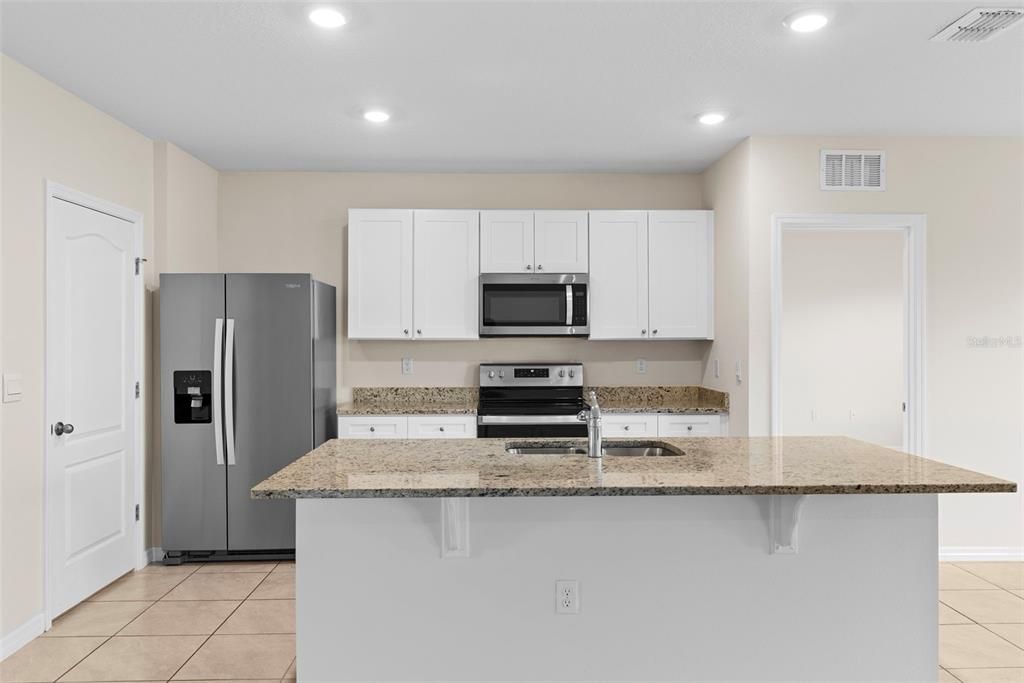 For Rent: $2,100 (3 beds, 2 baths, 1549 Square Feet)