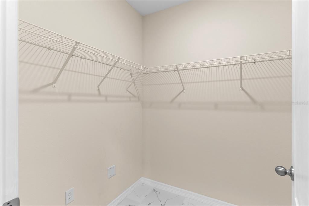 For Rent: $2,100 (3 beds, 2 baths, 1549 Square Feet)