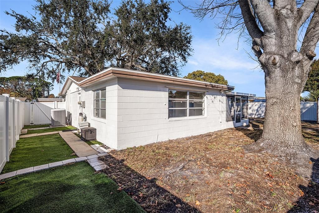 For Sale: $235,000 (3 beds, 3 baths, 1608 Square Feet)