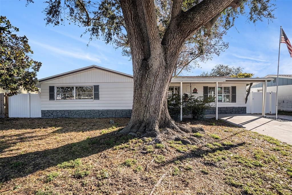 For Sale: $235,000 (3 beds, 3 baths, 1608 Square Feet)