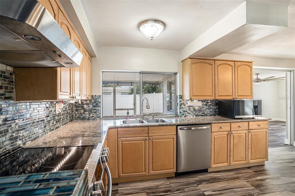 For Sale: $235,000 (3 beds, 3 baths, 1608 Square Feet)