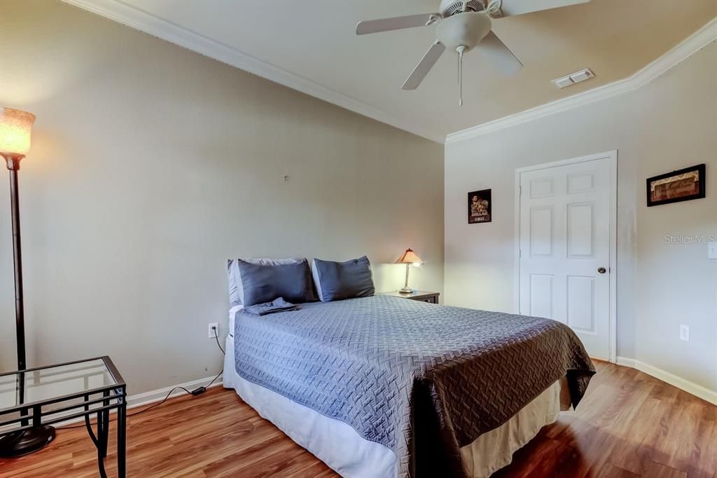 待售: $275,000 (2 贝兹, 2 浴室, 1125 平方英尺)